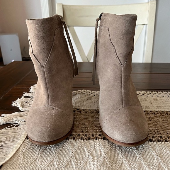 Toms Lunata Suede Block Taupe Heel booties, size W8. - Picture 3 of 12